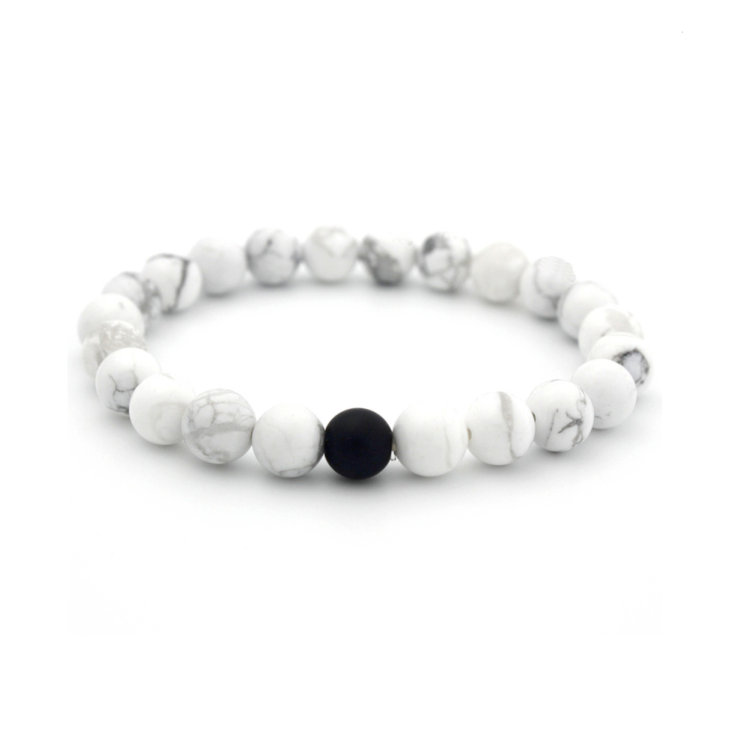 Bracelet perles blanches marbrées et perle noire.  Détails produit : Perles marbrées. Cordon extensible.