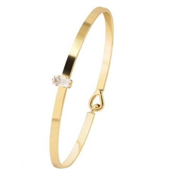 Bracelet doré jonc strass rectangulaire plat. Détails produit : Couleur or. Métal doré. Strass rectangulaire plat.